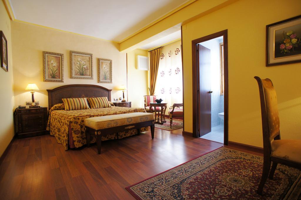 Hotel Montermoso Aranda de Duero Esterno foto